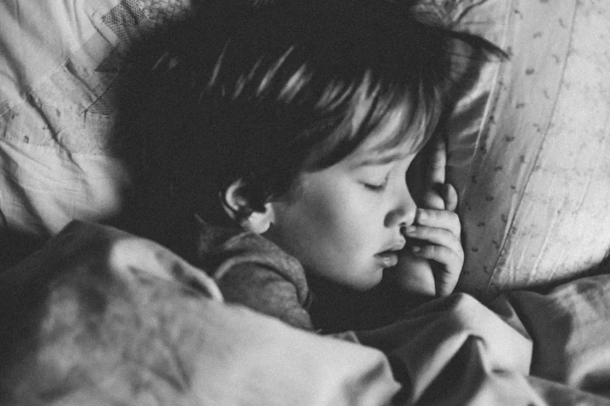 Har dine børn svært ved at sove om natten? Her er 5 tips til tryg nattesøvn